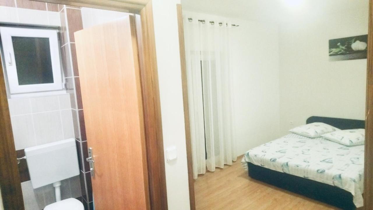 Apartmani Niko 1 Radovin Exteriér fotografie